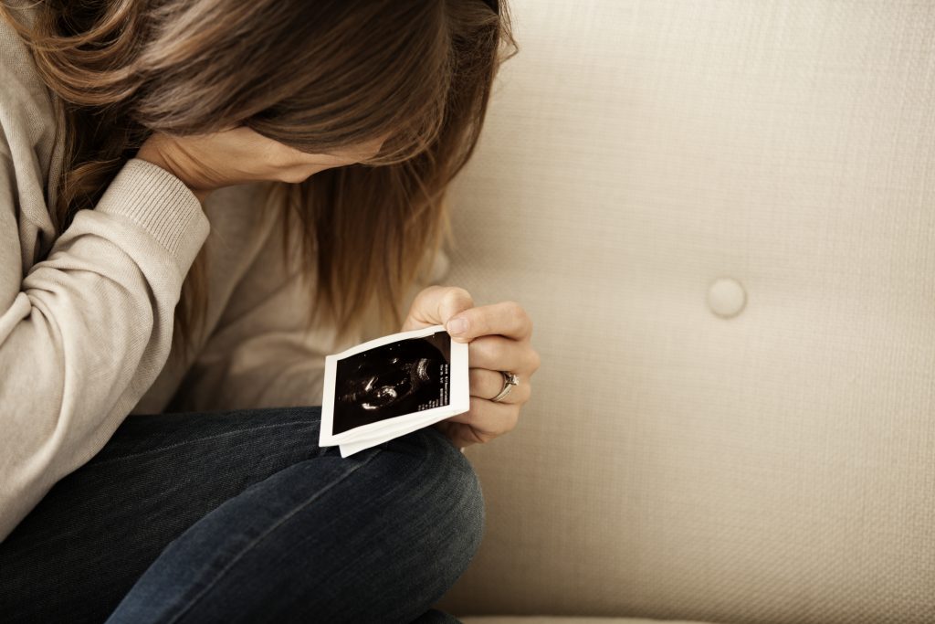 2. Nel 2022, il tasso di fertilità in Italia era di 1.24 figli per donna, tra i più bassi in Europa